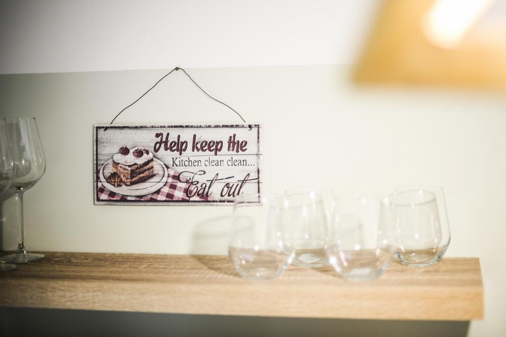 Your "Home Away From Home" In Acropolis Атина Екстериор снимка